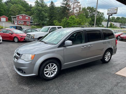 Used 2019 Dodge Grand Caravan SXT FWD image 10