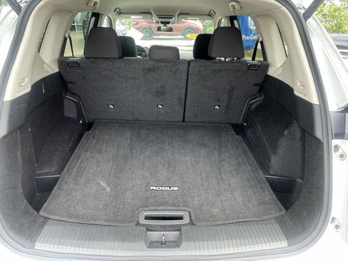 Used 2025 Nissan Rogue SV FWD image 8