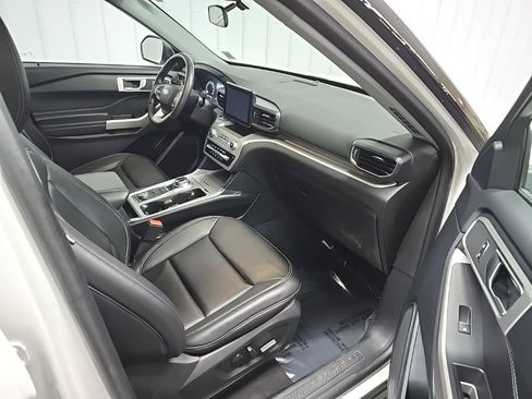 Certified 2023 Ford Explorer XLT w/ Equipment Group 202A AWD/4WD image 20