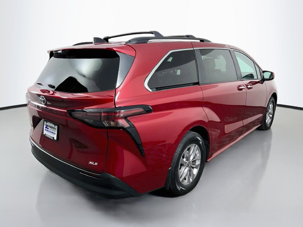 Used 2025 Toyota Sienna XLE w/ XLE Plus Package AWD/4WD image 7