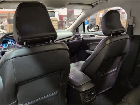 Used 2016 Ford Fusion SE w/ Equipment Group 202A image 18