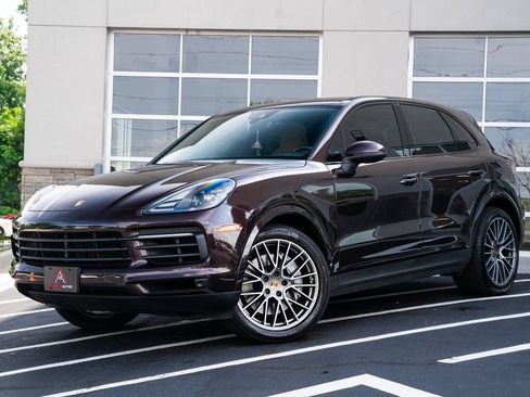 Used 2023 Porsche Cayenne Platinum Edition AWD/4WD image 2