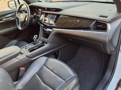 Used 2022 Cadillac XT6 Premium Luxury image 8