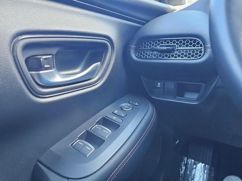 Certified 2025 Honda HR-V Sport image 39