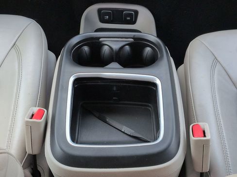 Used 2019 Chrysler Pacifica Touring-L Plus w/ Advanced Safetytec Group FWD image 19