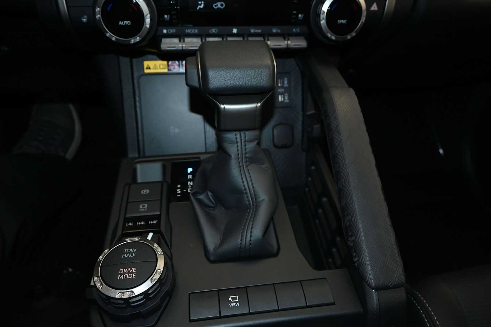 Used 2025 Toyota 4Runner Limited AWD/4WD image 15