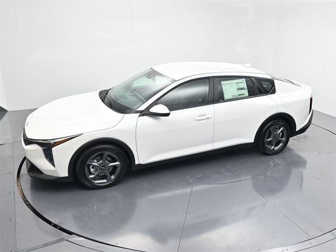 New 2025 Kia K4 LXS image 41