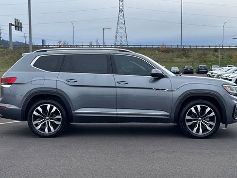 Used 2022 Volkswagen Atlas SEL Premium image 2