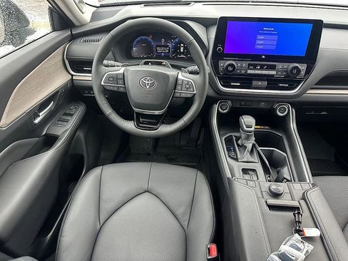New 2026 Toyota Grand Highlander Platinum image 14