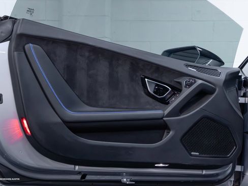 Used 2021 Lamborghini Huracan EVO image 19