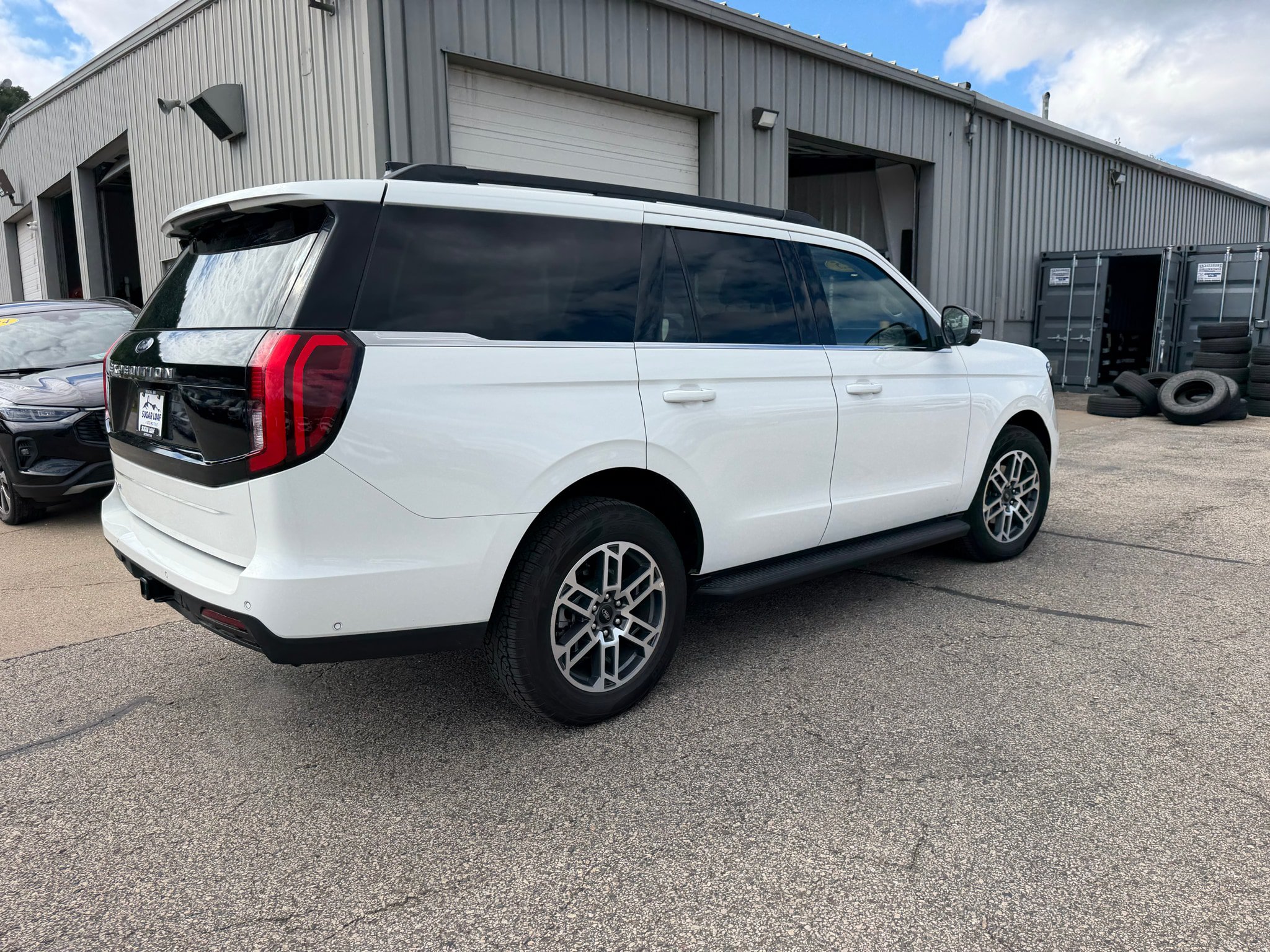 Used 2025 Ford Expedition Active AWD/4WD image 4