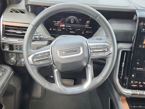Used 2025 GMC Yukon Denali image 12