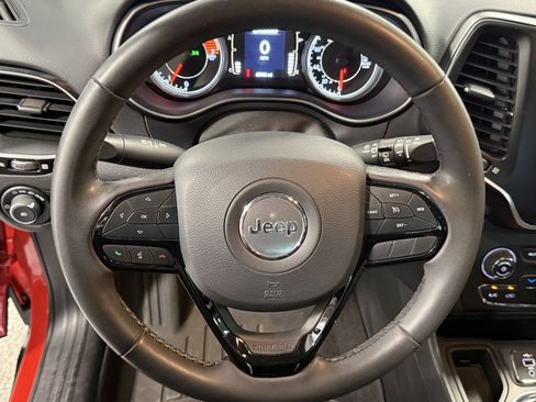 Used 2021 Jeep Cherokee Latitude Plus FWD image 16