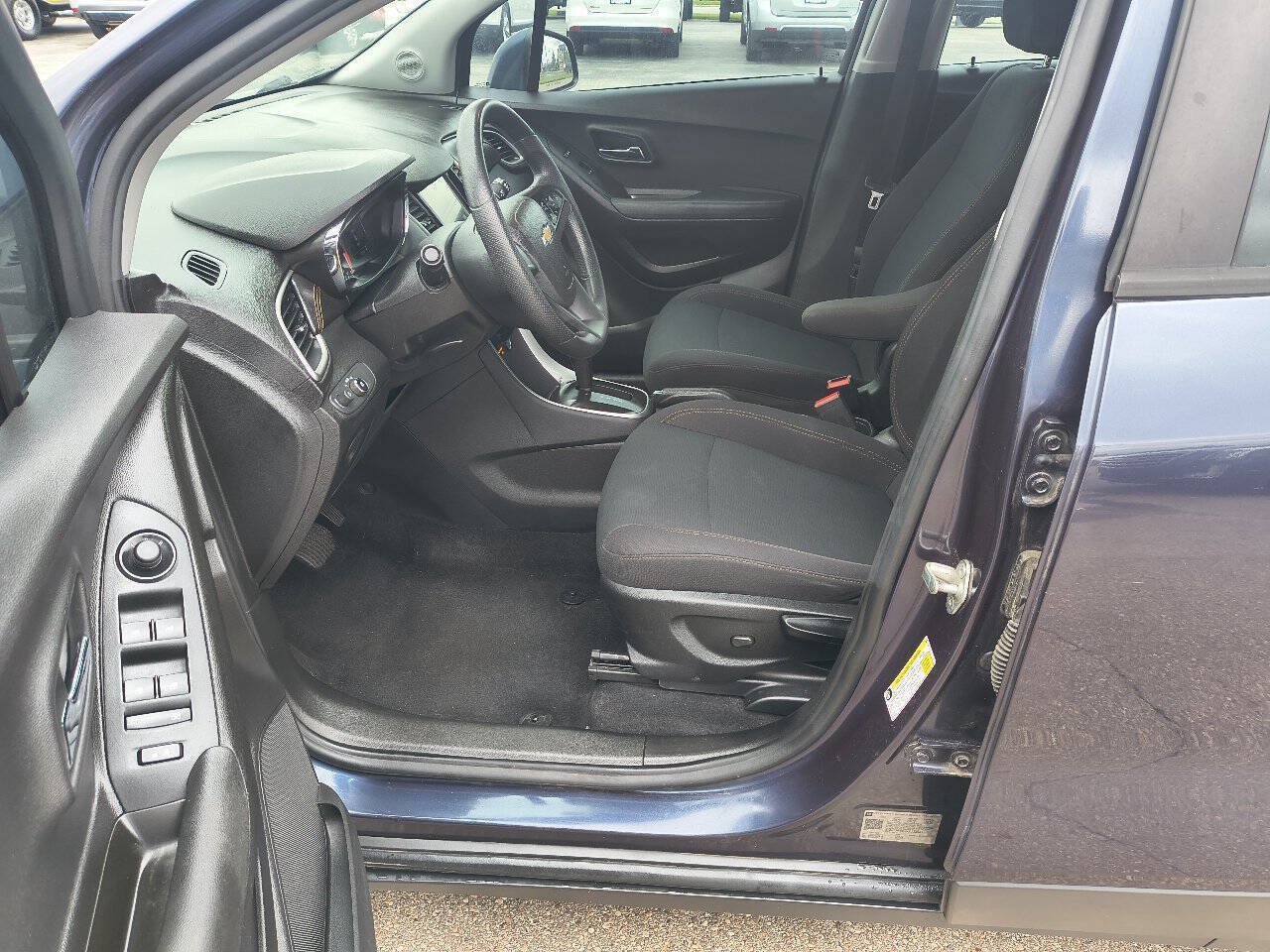 Used 2019 Chevrolet Trax LS FWD image 21