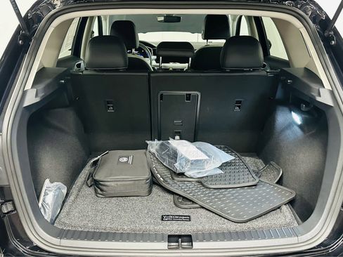 Certified 2025 Volkswagen Taos SE image 27