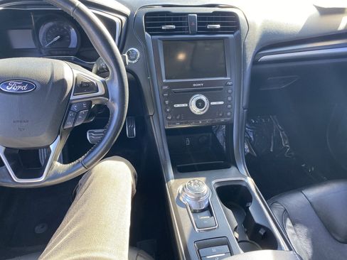 Used 2018 Ford Fusion Titanium image 17