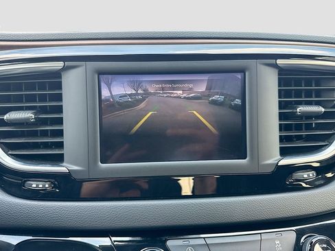 Used 2023 Chrysler Voyager LX image 18