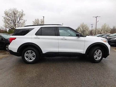 Used 2023 Ford Explorer XLT AWD/4WD image 4