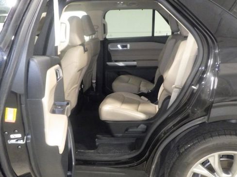 Used 2021 Ford Explorer Limited w/ Equipment Group 301A AWD/4WD image 7