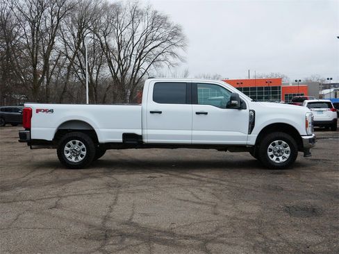 Used 2023 Ford F350 XLT w/ FX4 Off-Road Package image 2