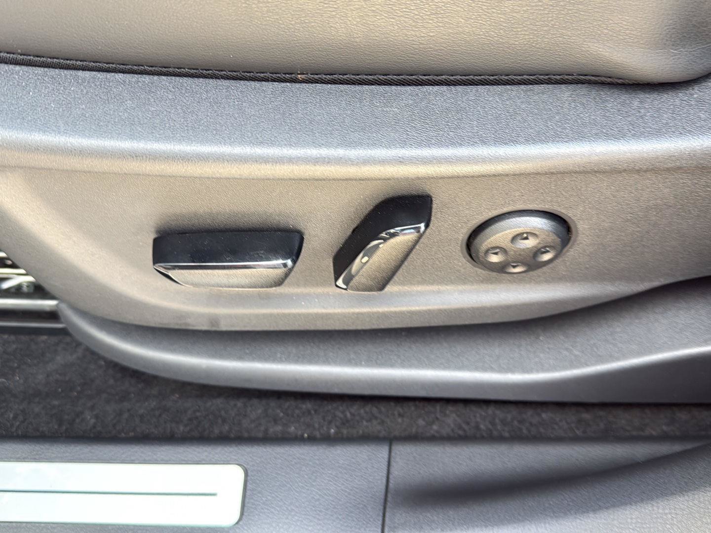 Used 2024 Nissan Ariya AWD image 16