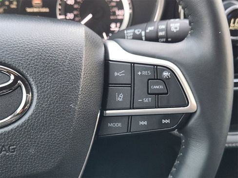 Used 2023 Toyota Highlander XSE image 33