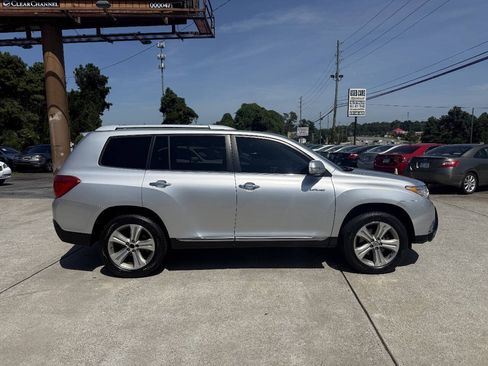 Used 2012 Toyota Highlander Limited w/ Tow Pkg FWD image 8