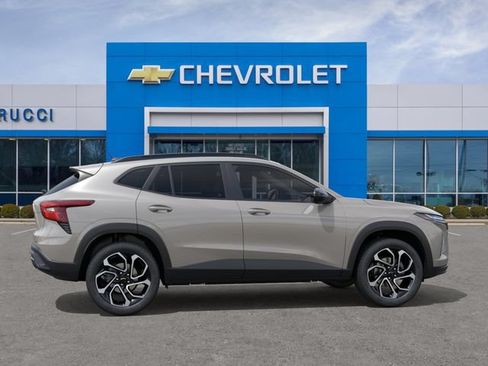 New 2026 Chevrolet Trax RS w/ Sunroof Package FWD image 5
