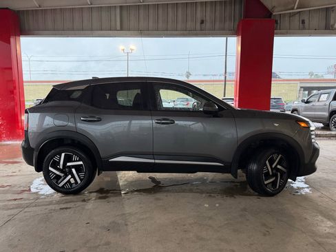 Used 2025 Nissan Kicks SV FWD image 1
