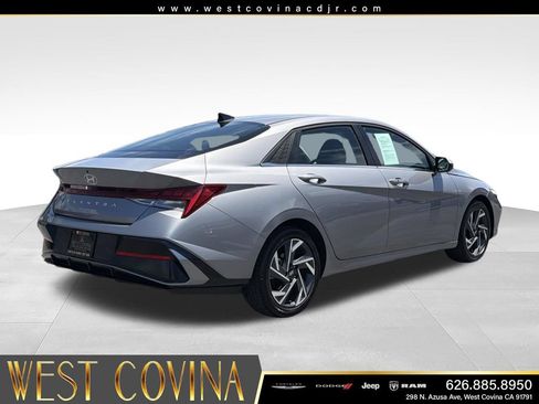 Used 2025 Hyundai Elantra SEL FWD image 11