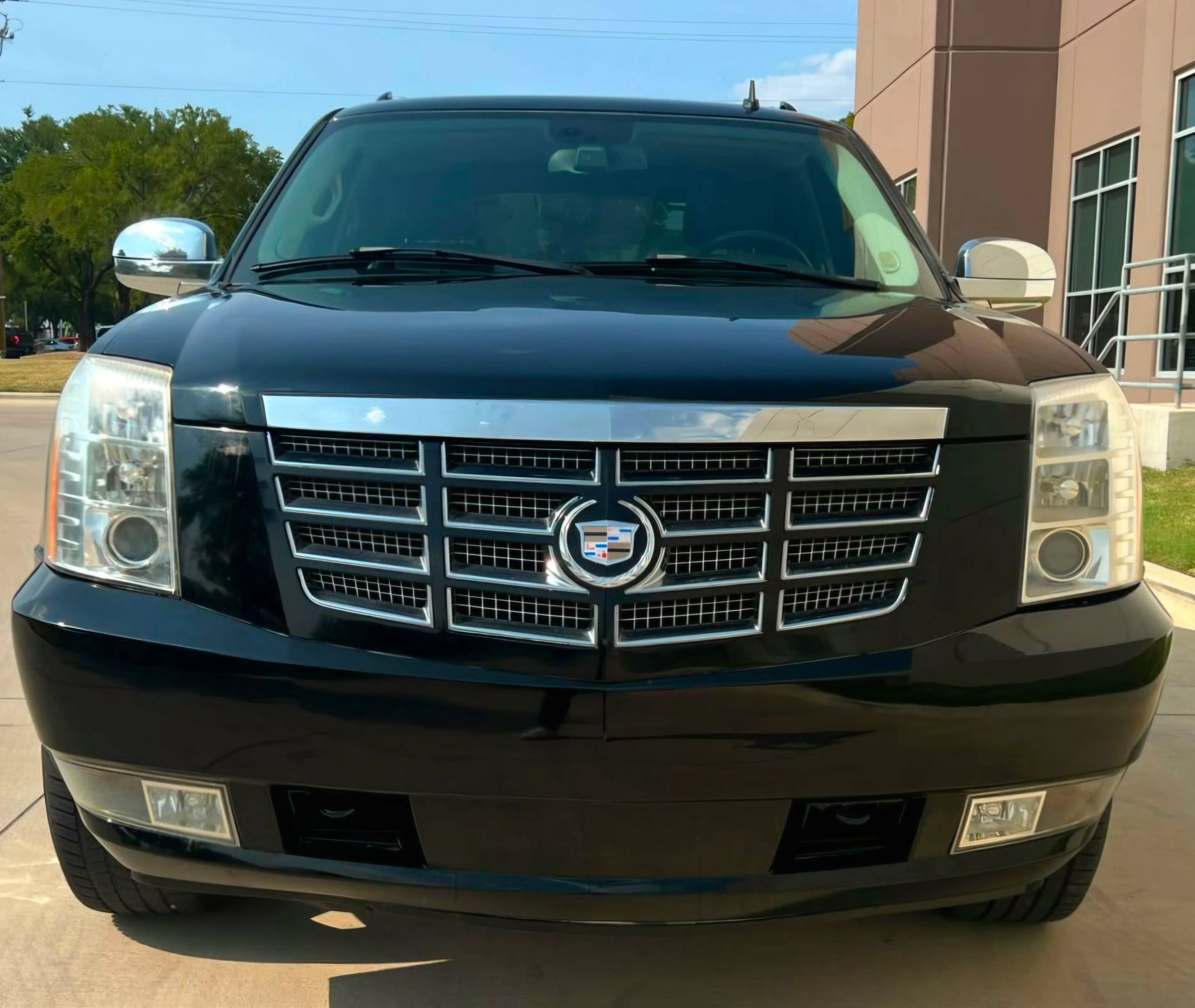 Used 2007 Cadillac Escalade EXT w/ Information Package AWD/4WD image 2