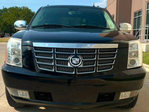 Used 2007 Cadillac Escalade EXT w/ Information Package AWD/4WD image 2