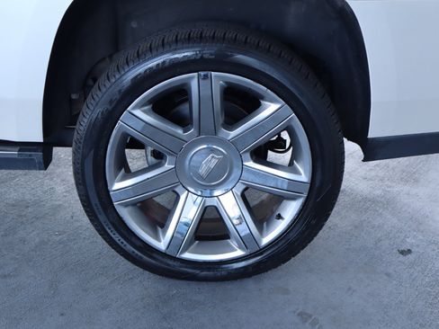 Used 2015 Cadillac Escalade Premium image 11