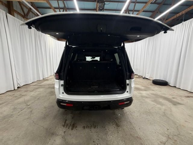 Used 2024 Jeep Wagoneer Series II AWD/4WD image 22