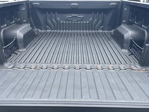 Used 2023 Chevrolet Silverado 1500 LT AWD/4WD image 11
