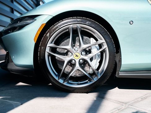 Used 2022 Ferrari Roma image 3