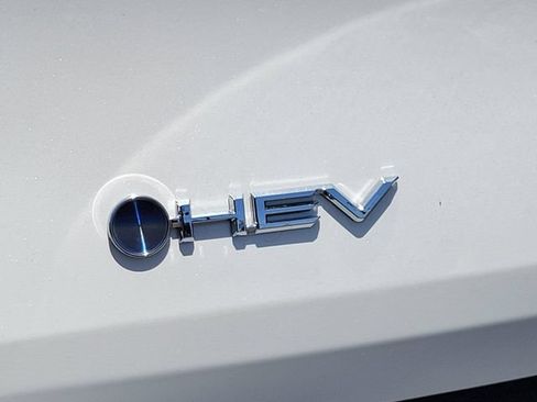 Used 2025 Toyota Sienna XLE w/ XLE Plus Package FWD image 26