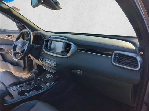 Used 2019 Kia Sorento SX image 26