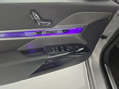 Used 2025 BMW i7 xDrive60 w/ Premium Package image 15
