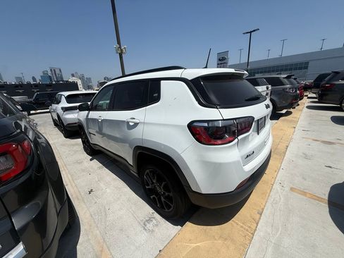 Used 2026 Jeep Compass Latitude AWD/4WD image 4