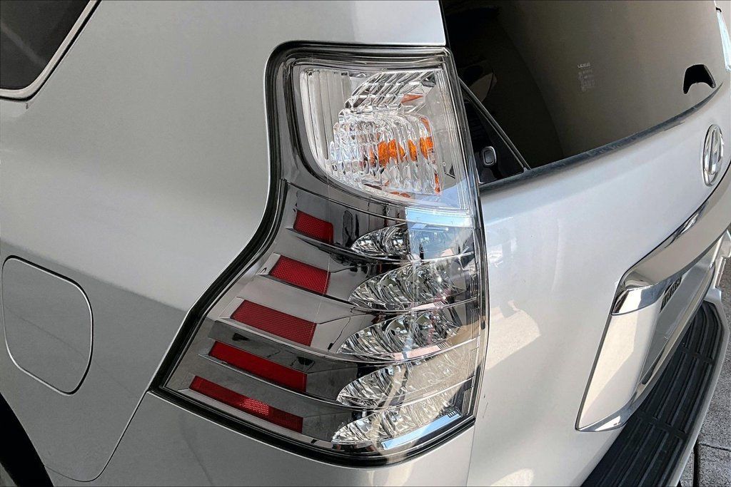 Used 2018 Lexus GX 460 Luxury w/ Preferred Accessory Package AWD/4WD image 40