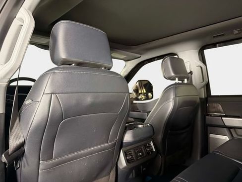 Used 2023 Ford F250 Lariat w/ Black Appearance Package AWD/4WD image 34