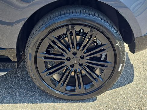 New 2026 Land Rover Range Rover Long Wheelbase SE image 33