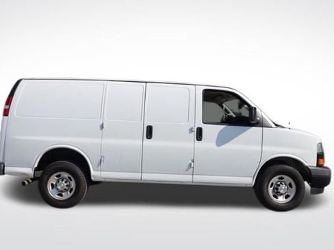 Used 2018 Chevrolet Express 2500 image 8