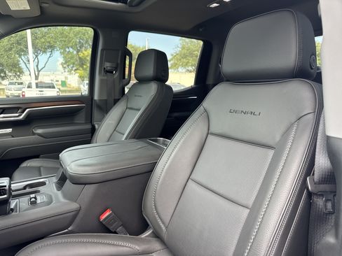 Used 2025 GMC Sierra 1500 Denali w/ Technology Package AWD/4WD image 8