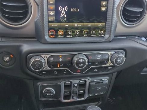 Used 2023 Jeep Gladiator Willys image 31