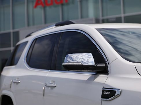 Used 2023 GMC Acadia Denali w/ Denali Technology Package FWD image 3