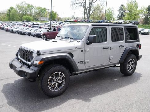 Used 2024 Jeep Wrangler Sport S image 8