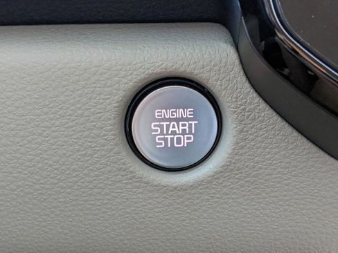 Certified 2025 Kia Carnival EX image 29