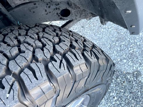 Used 2025 Jeep Wrangler Sport AWD/4WD image 7